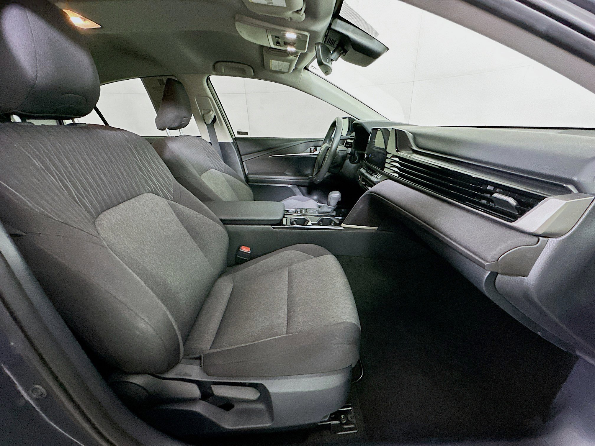 Used 2025 Toyota Camry LE w/ Convenience Package image 30