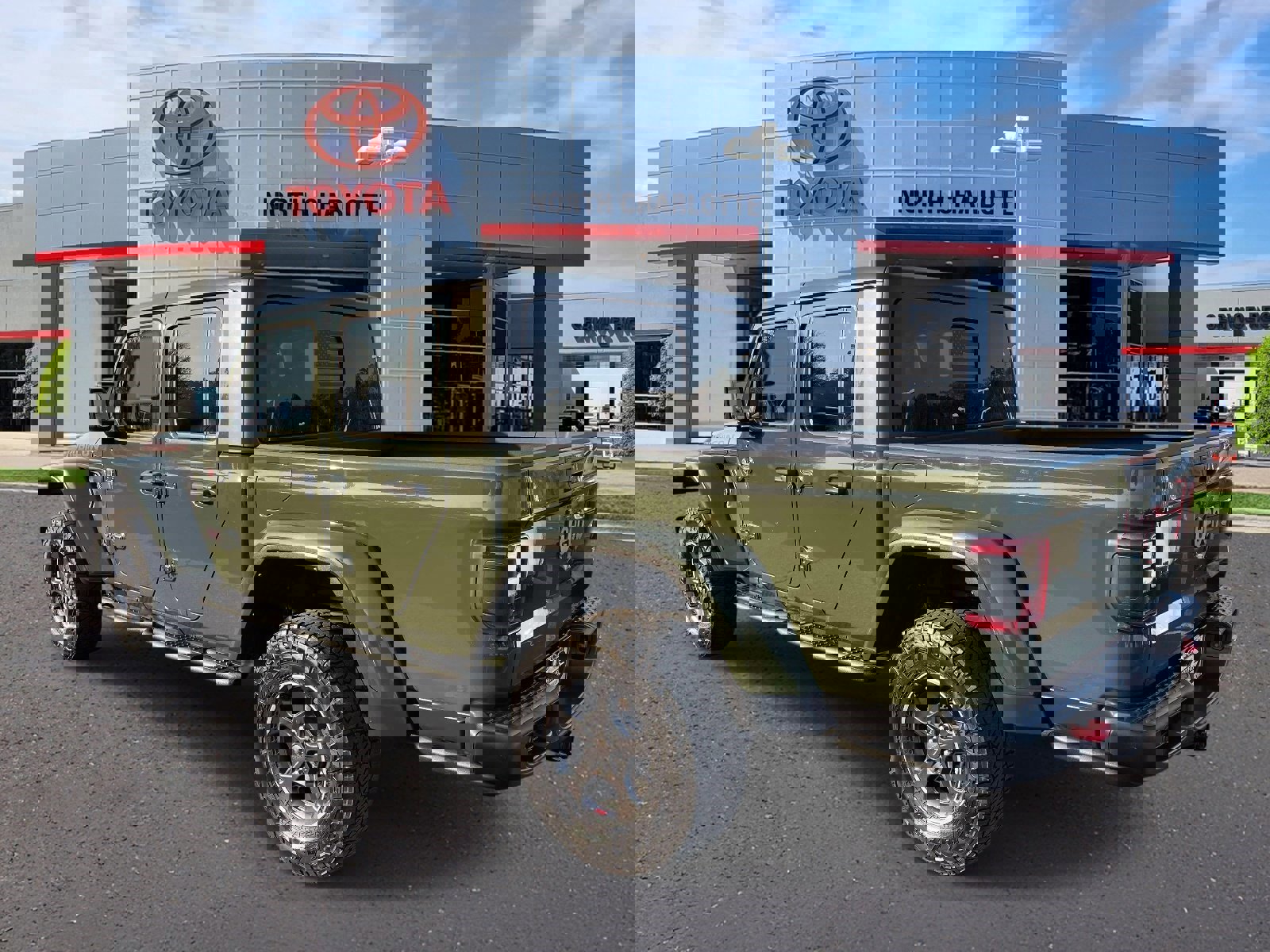 Used 2022 Jeep Gladiator Rubicon w/ LED Lighting Group AWD/4WD image 6