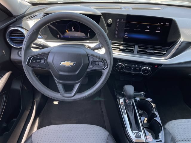 Used 2025 Chevrolet Trax LT FWD image 11
