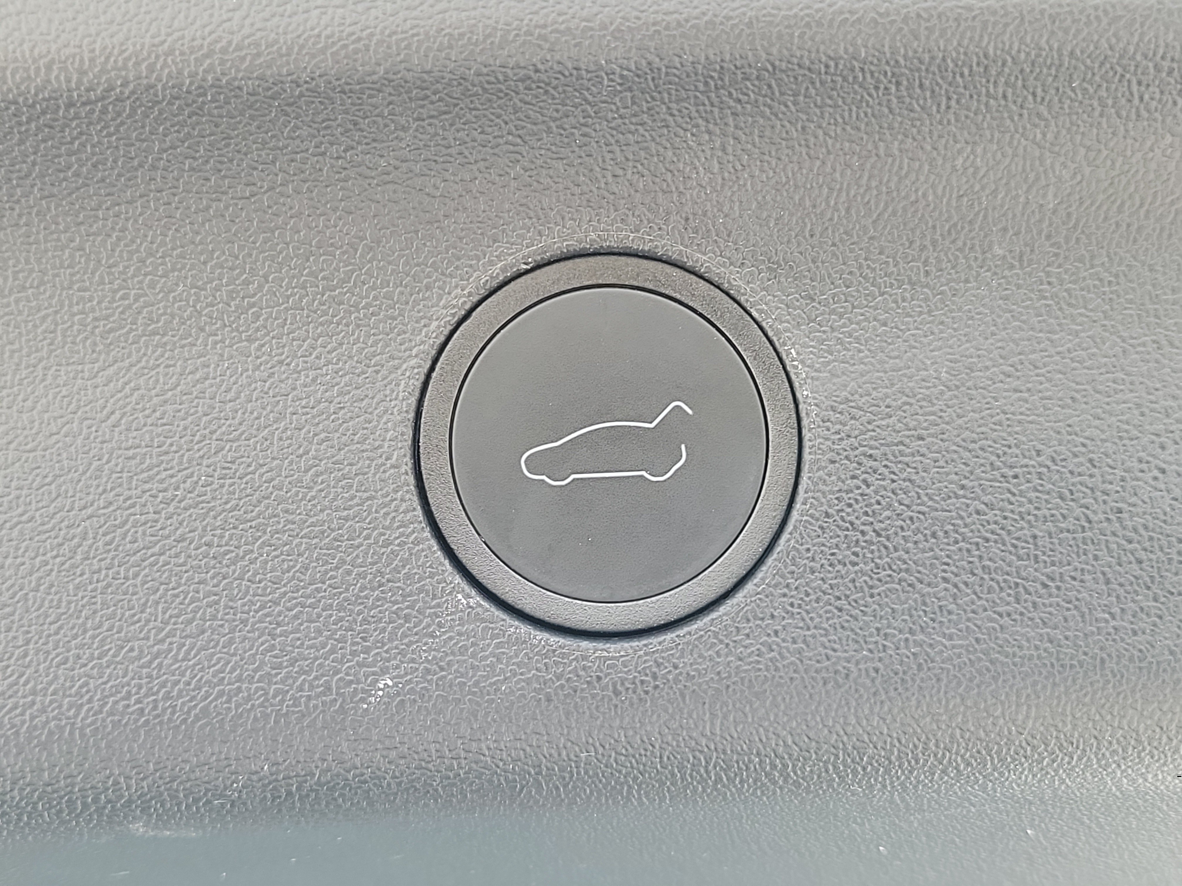 Used 2024 Tesla Model Y Long Range RWD image 12