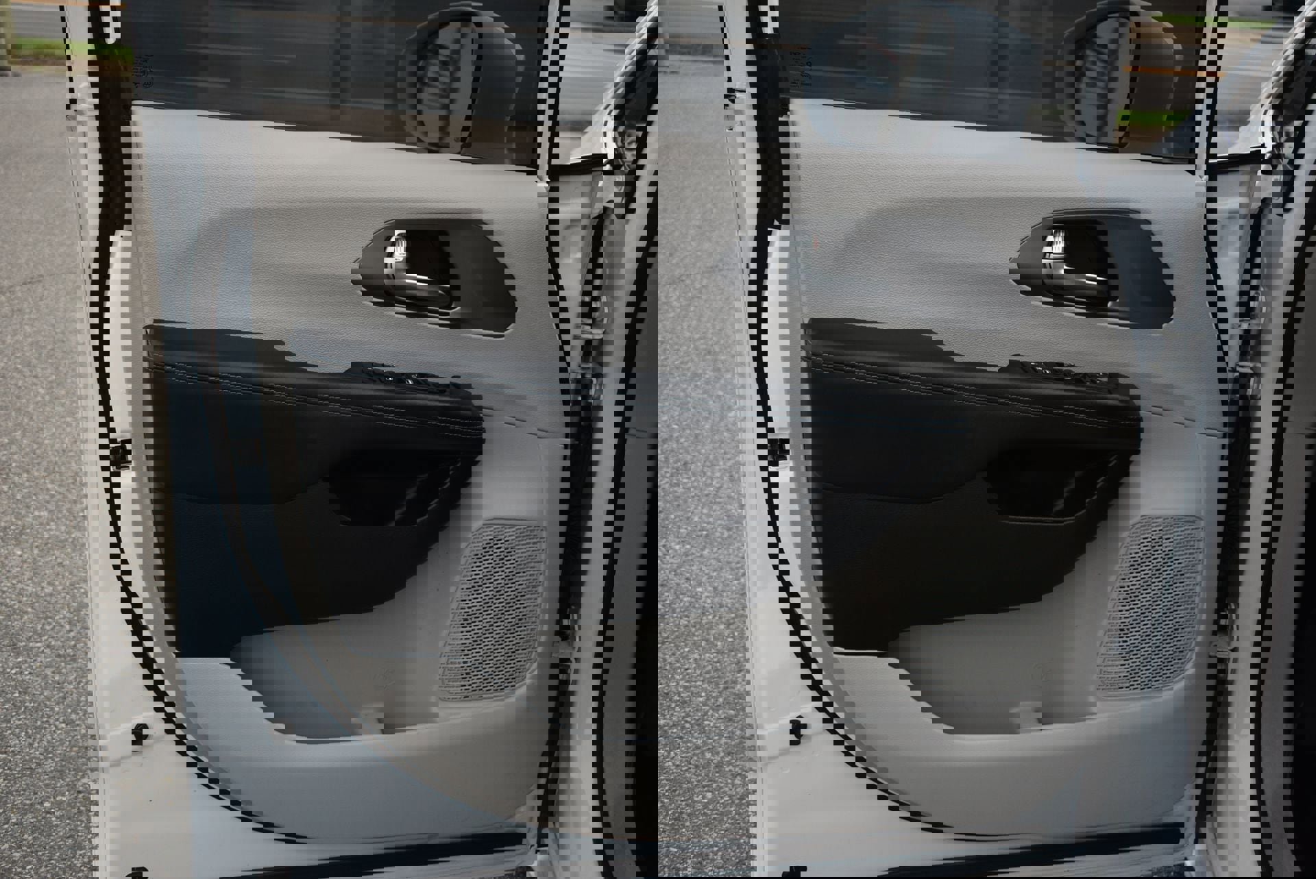 Used 2021 Chrysler Pacifica Touring w/ Cold Weather Group image 12