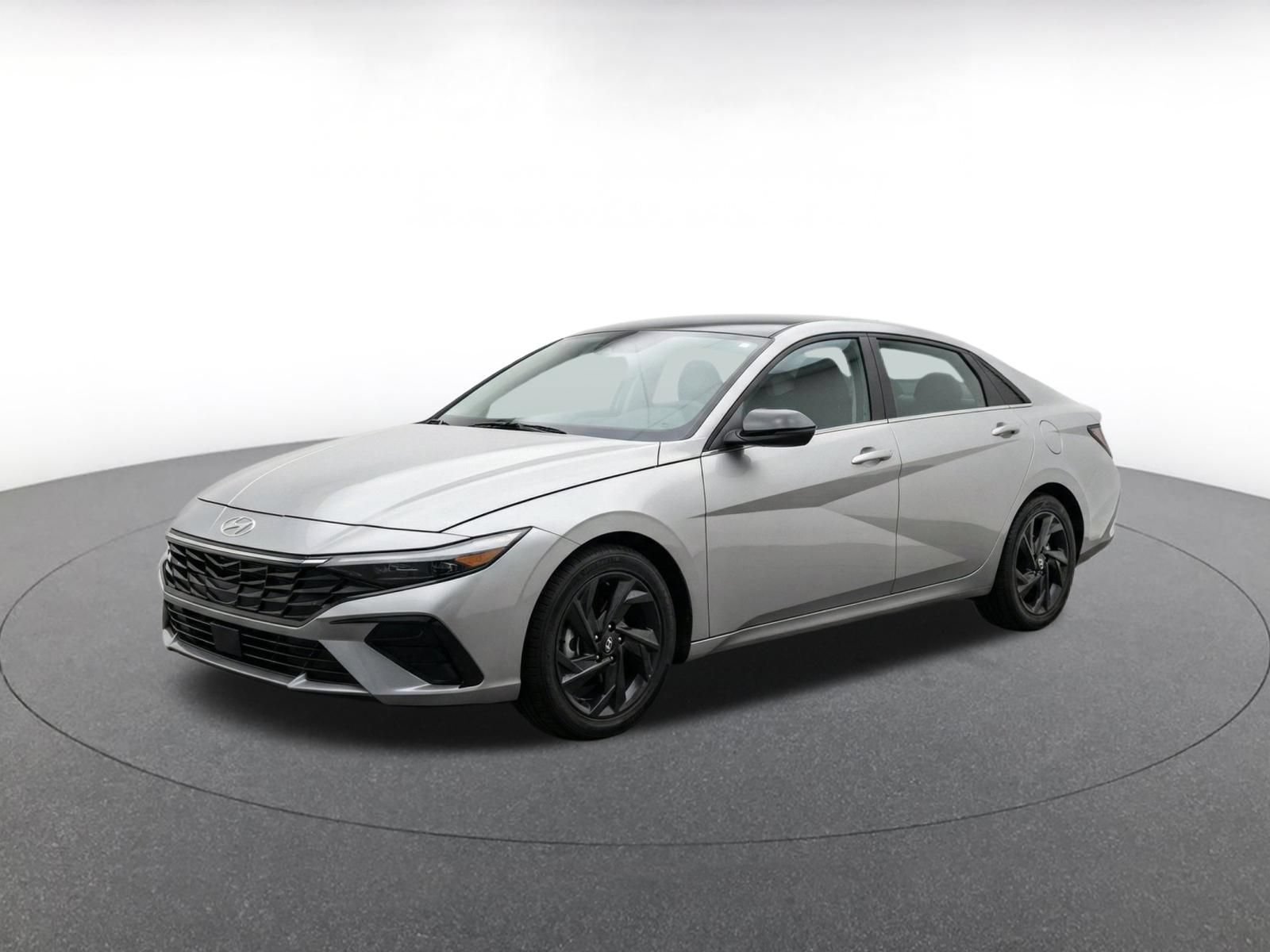 Used 2026 Hyundai Elantra Sport FWD image 3