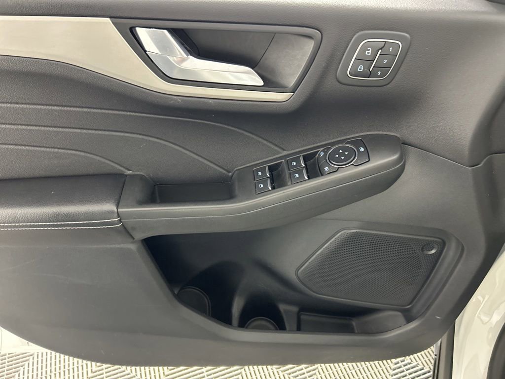 Used 2021 Ford Escape SEL w/ Technology Package AWD/4WD image 14