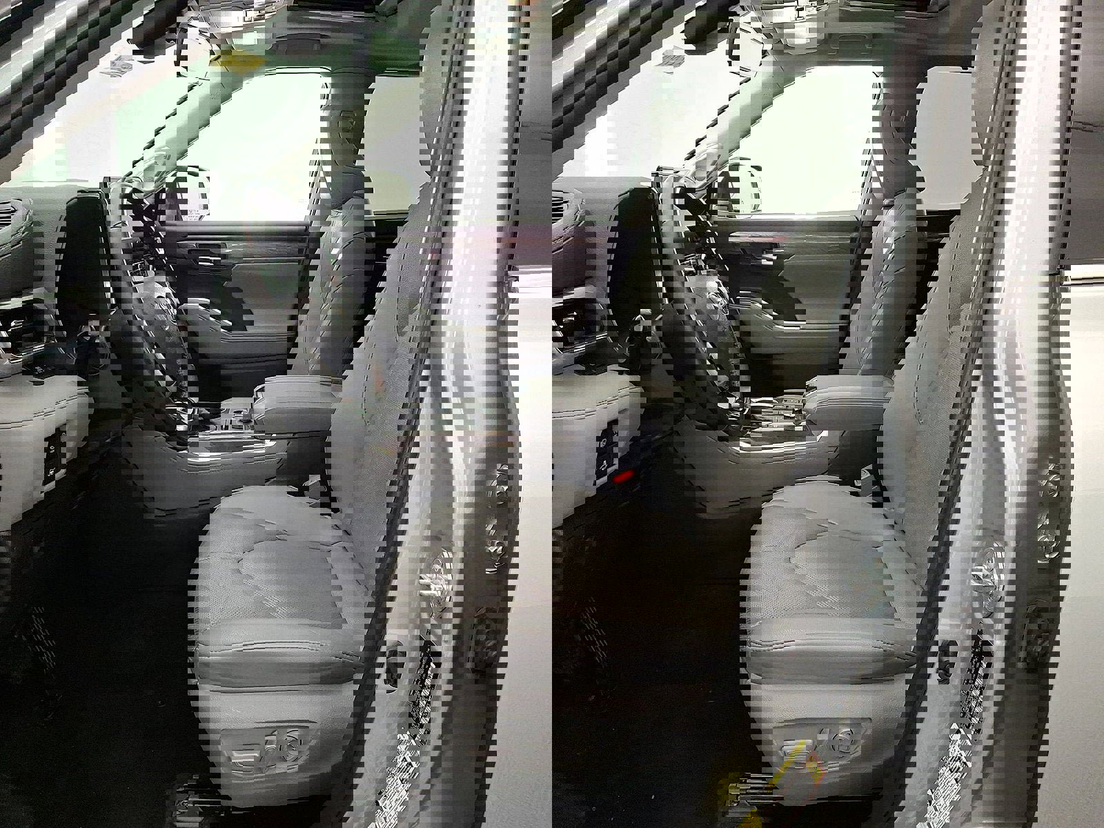 Used 2023 Toyota Highlander Limited image 11