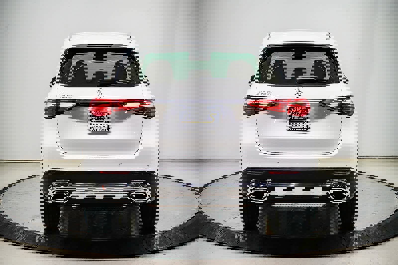 Used 2025 Mercedes-Benz GLC 300 image 3