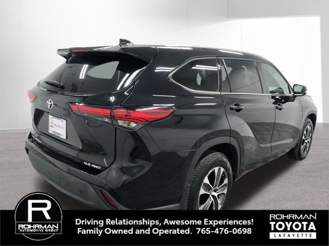 Used 2022 Toyota Highlander XLE AWD/4WD image 6