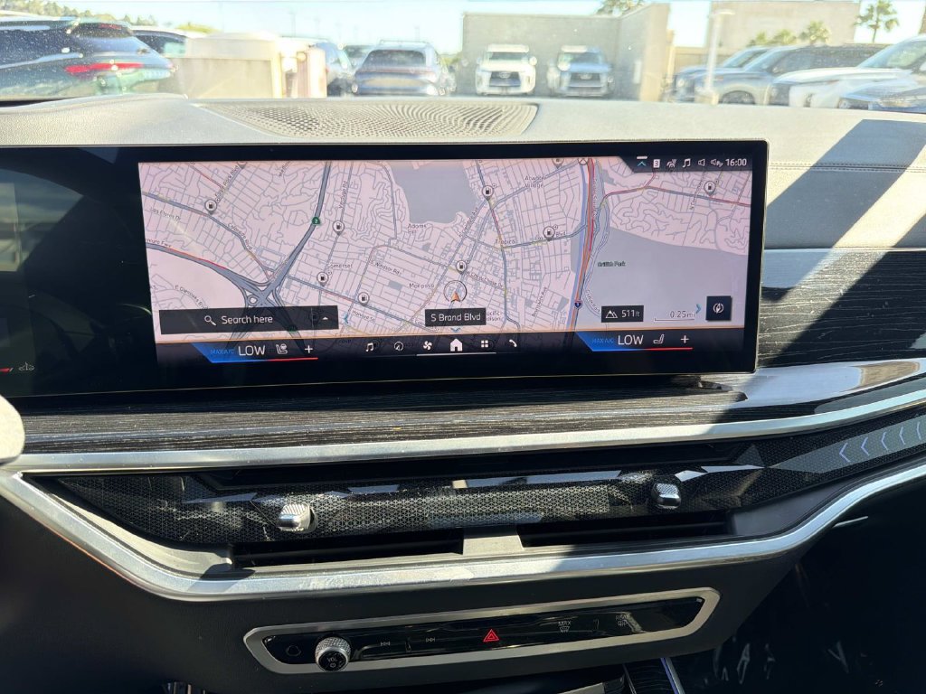 Used 2024 BMW X7 xDrive40i w/ M Sport Package AWD/4WD image 28