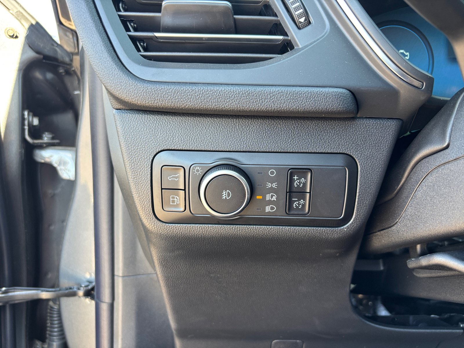 New 2025 Ford Escape SE w/ PHEV Premium Package FWD image 14