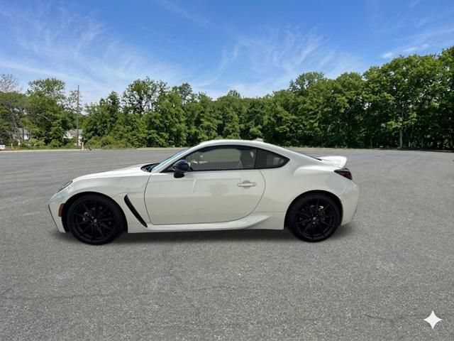 Used 2022 Toyota GR86 Premium w/ ALL Weather Mat Package (TMS) RWD image 4