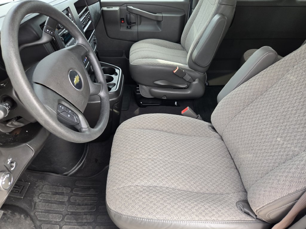Used 2025 Chevrolet Express 3500 LT w/ LT Preferred Equipment Group RWD image 12