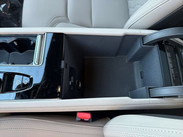 Certified 2026 Volvo XC90 B6 Core w/ Protection Package Premier AWD/4WD image 33