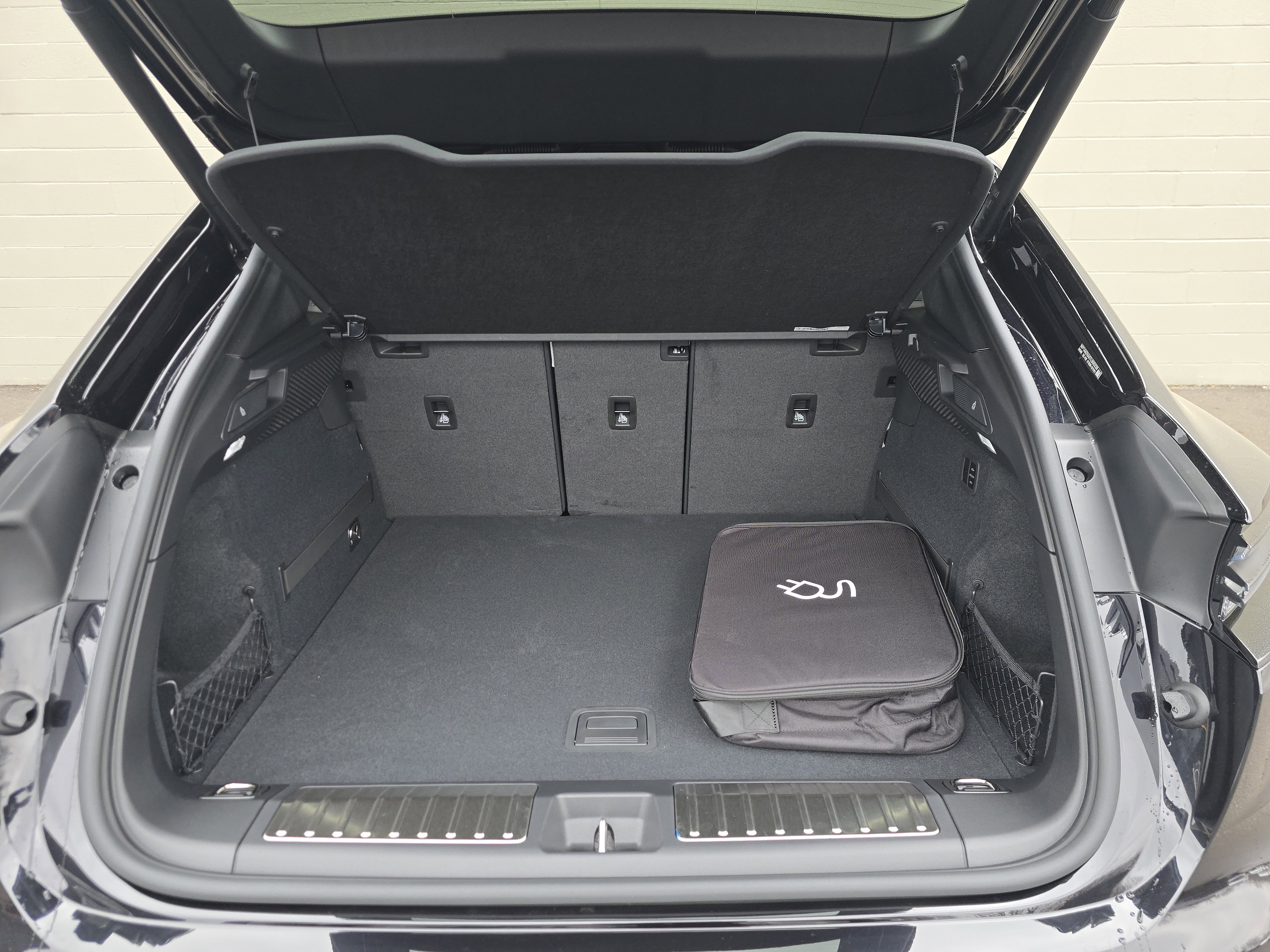 New 2026 Porsche Macan 4 Electric image 15