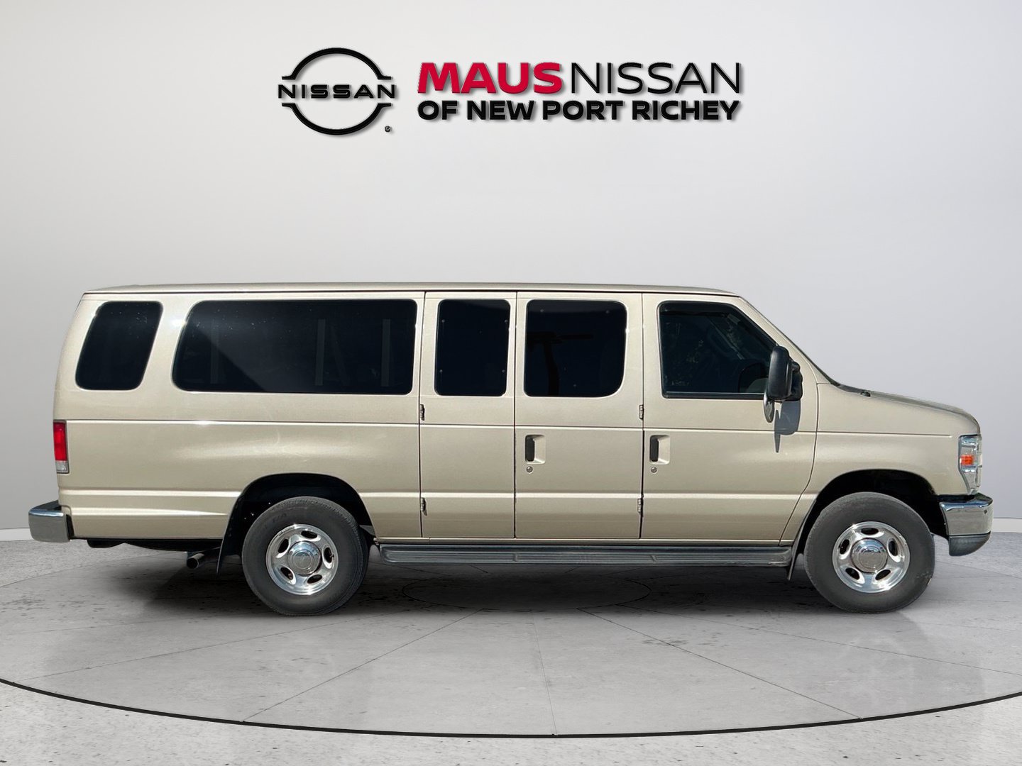 Used 2014 Ford E-350 and Econoline 350 XLT RWD image 9