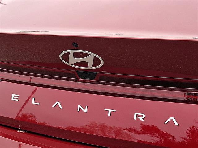 Certified 2024 Hyundai Elantra Blue FWD image 23