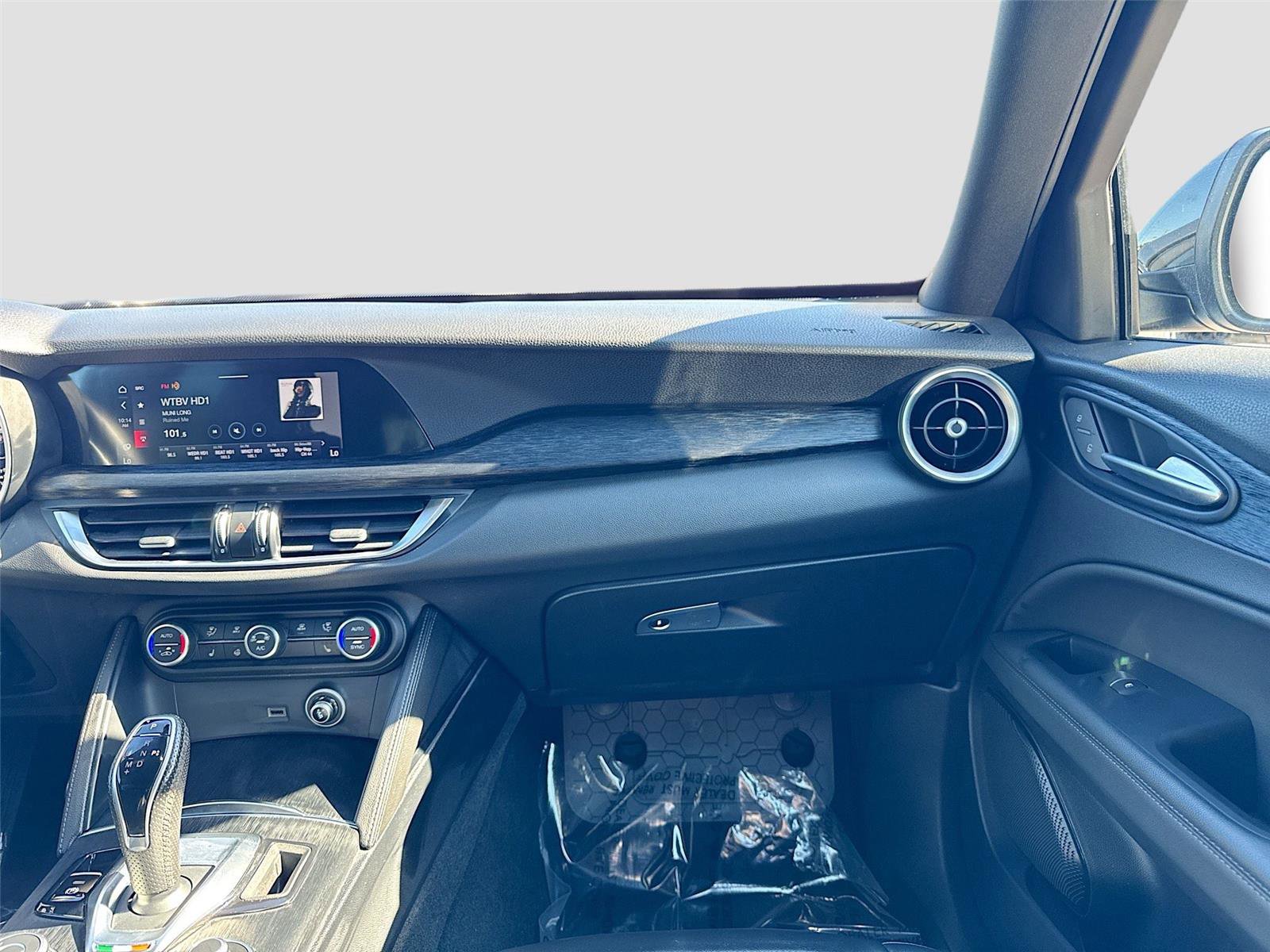 Used 2024 Alfa Romeo Stelvio Sprint image 22