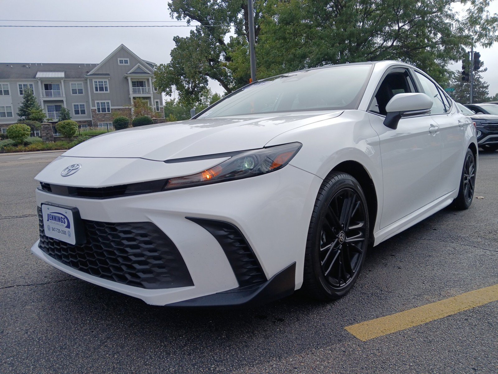 Used 2025 Toyota Camry SE FWD image 6
