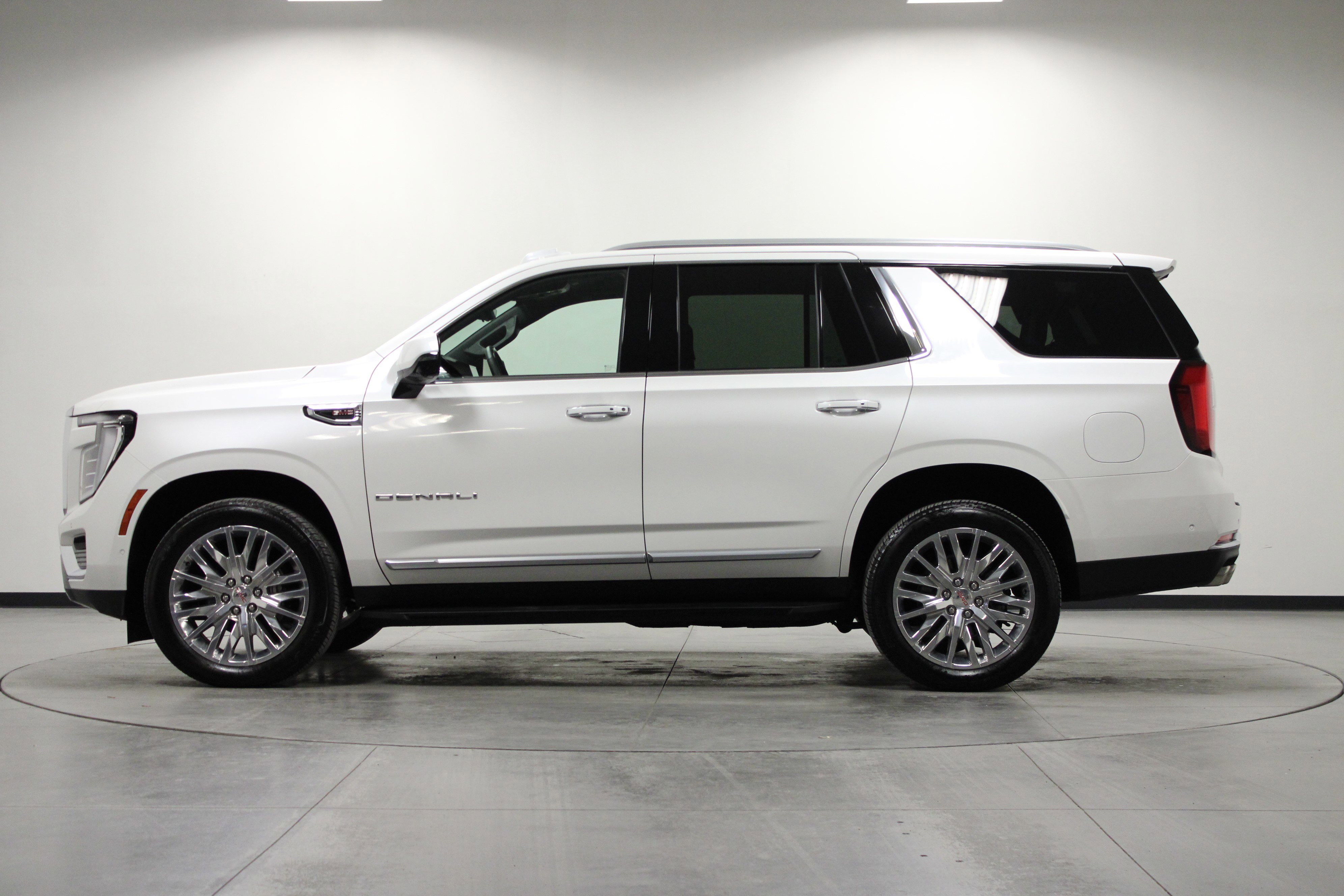 Used 2025 GMC Yukon Denali w/ Advanced Technology Package image 7