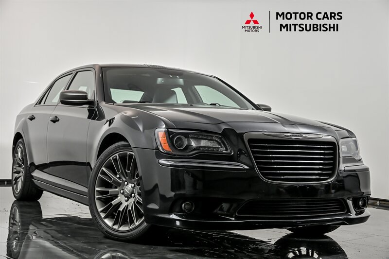 Used 2013 Chrysler 300 C RWD image 1