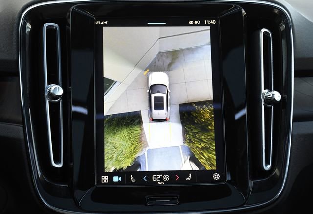 Used 2023 Volvo XC40 Recharge Plus image 17