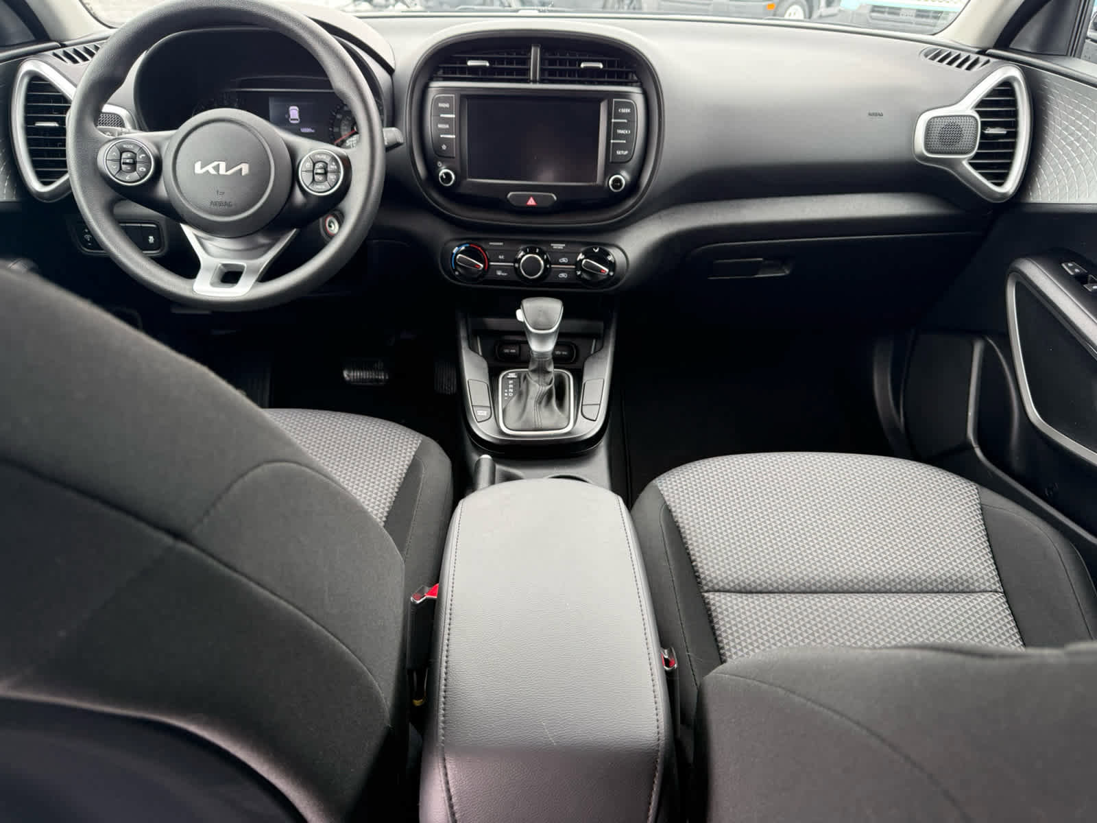 Used 2022 Kia Soul LX image 16