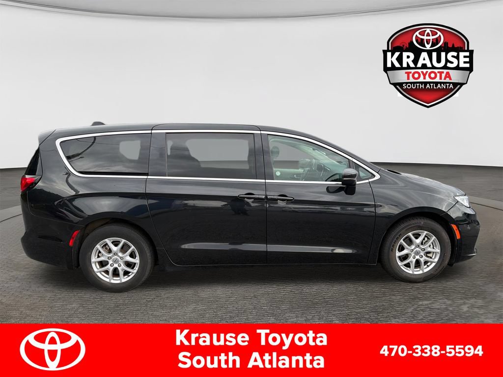 Used 2023 Chrysler Pacifica Touring-L FWD image 9