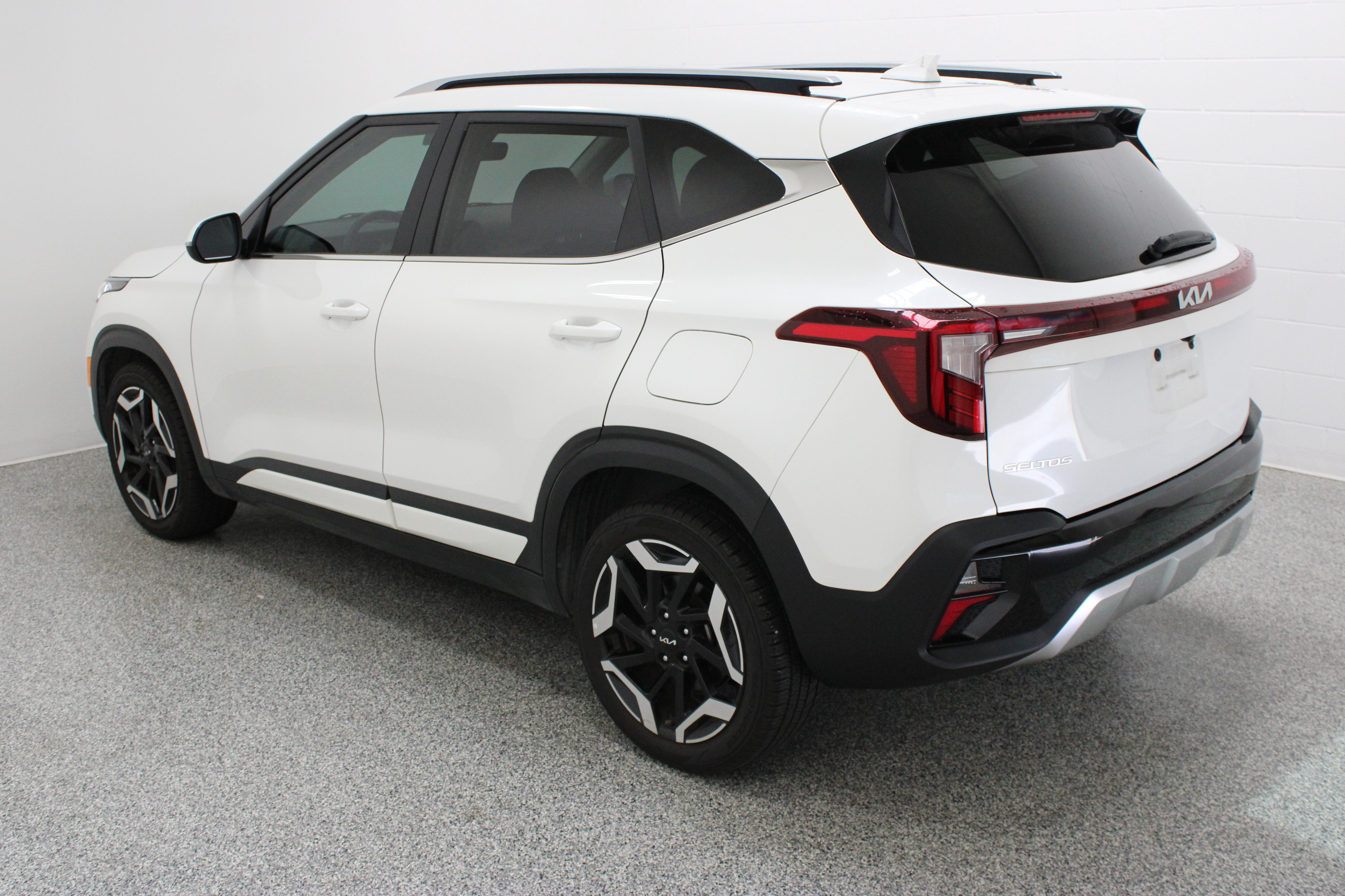 Used 2024 Kia Seltos SX w/ SX Sunroof Package AWD/4WD image 9