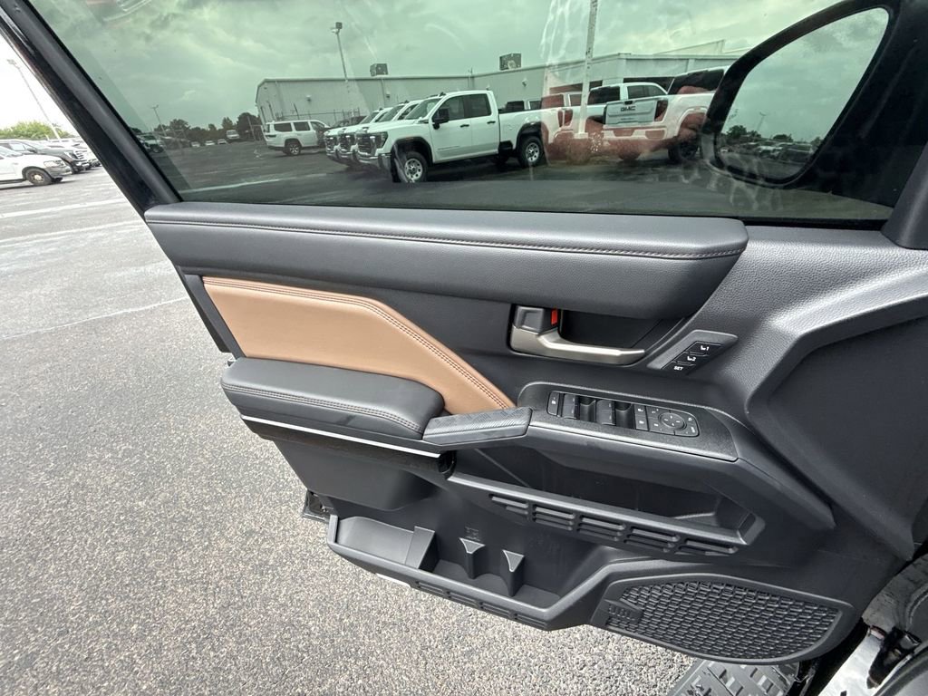 Used 2026 Toyota 4Runner Limited AWD/4WD image 29