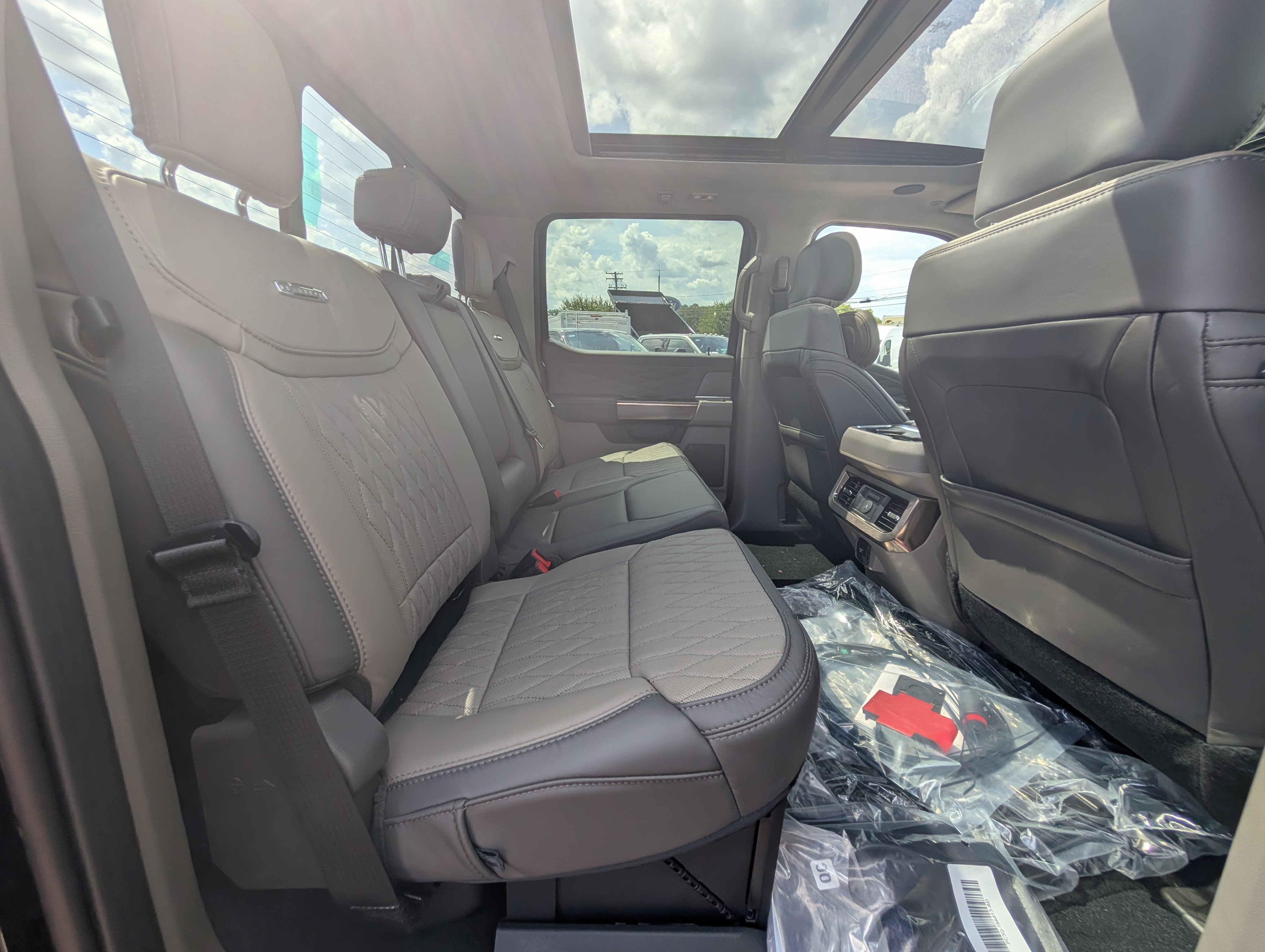 New 2026 Ford F250 Platinum w/ Platinum Plus Package AWD/4WD image 7
