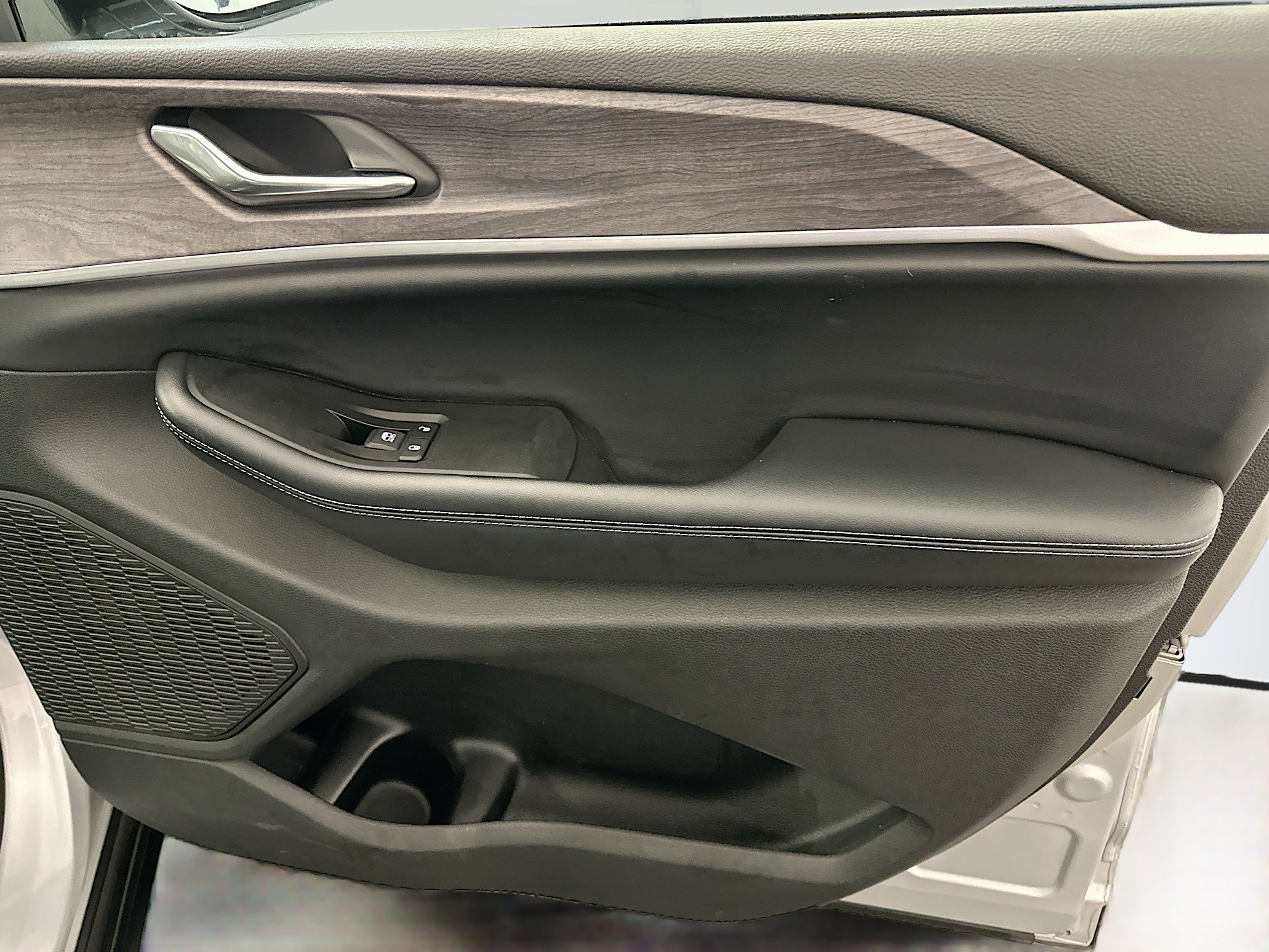 Used 2024 Jeep Grand Cherokee L Limited w/ Luxury Tech Group II image 36