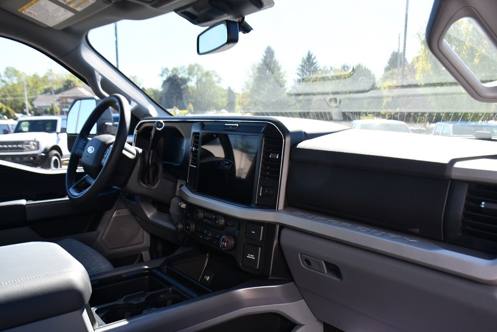 New 2026 Ford F350 4x4 Crew Cab Super Duty image 15