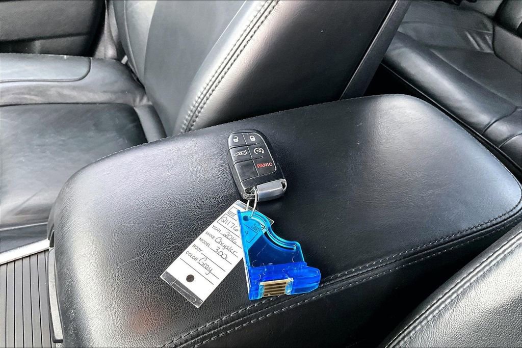 Used 2016 Chrysler 300 Limited w/ Driver Convenience Group image 32