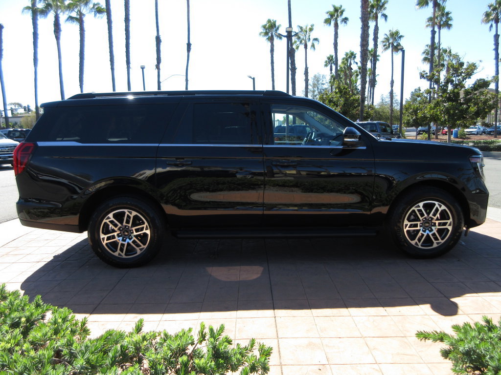 Certified 2025 Ford Expedition Max Active RWD image 5