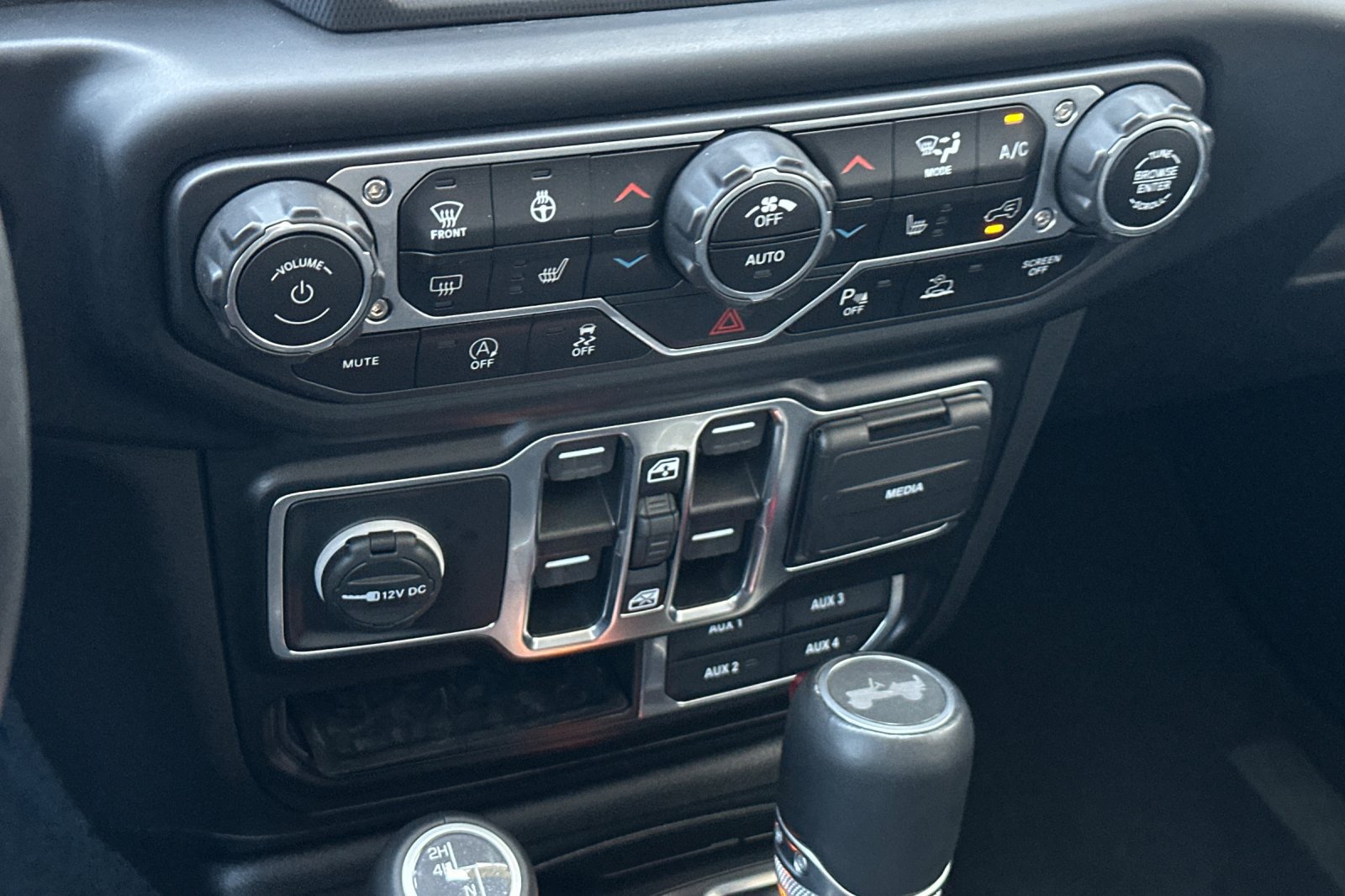 Used 2022 Jeep Wrangler Unlimited Sahara AWD/4WD image 20