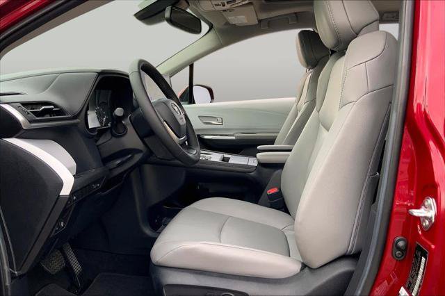 Certified 2026 Toyota Sienna XLE FWD image 8
