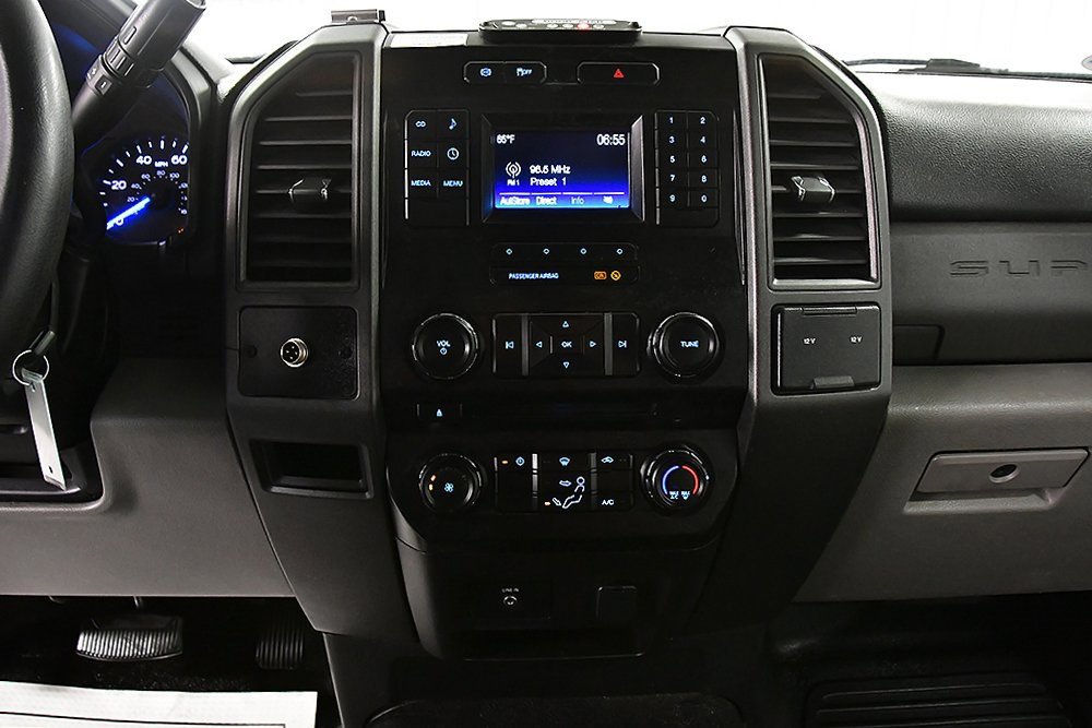 Used 2017 Ford F550 2WD Regular Cab Super Duty image 17