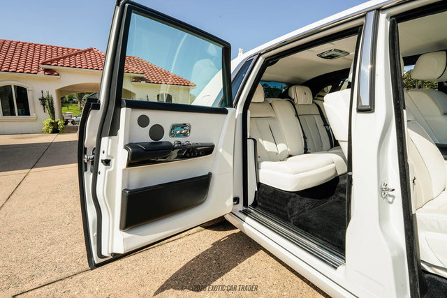 Used 2020 Rolls-Royce Phantom Sedan RWD image 28