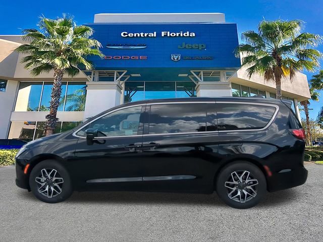 New 2027 Chrysler Pacifica Limited FWD image 8