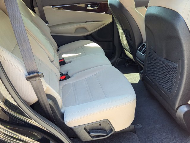 Used 2017 Kia Sorento FWD w/ LX Convenience Package image 17
