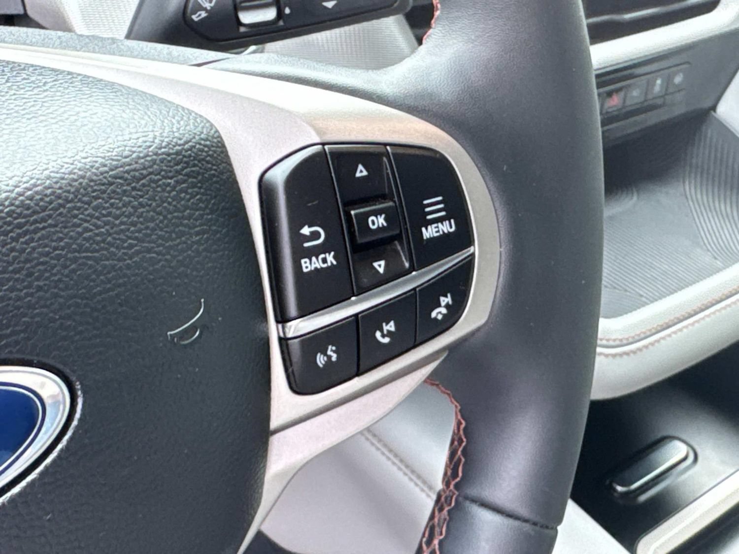 Used 2025 Ford Explorer Active w/ Active Comfort Package AWD/4WD image 31