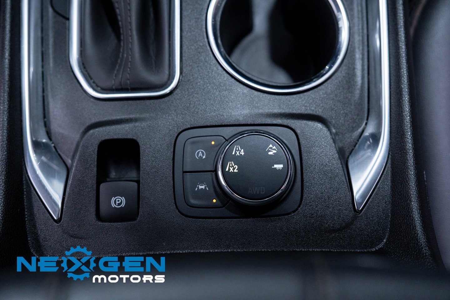 Used 2023 Chevrolet Traverse High Country image 16