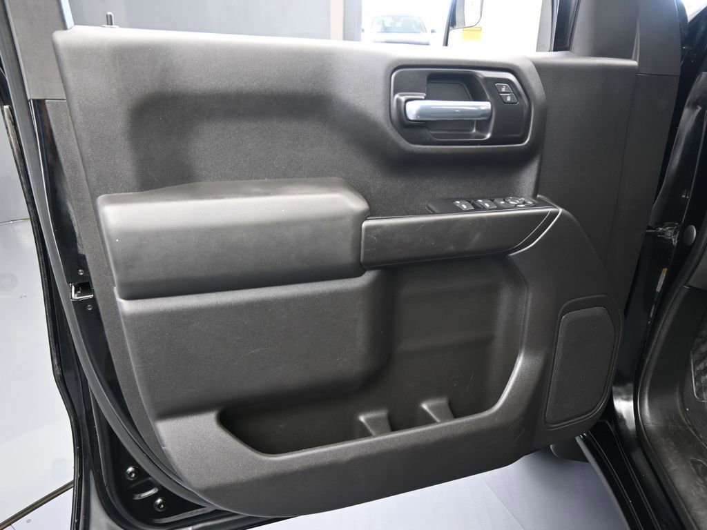 Used 2020 Chevrolet Silverado 1500 Custom w/ Custom Value Package image 15