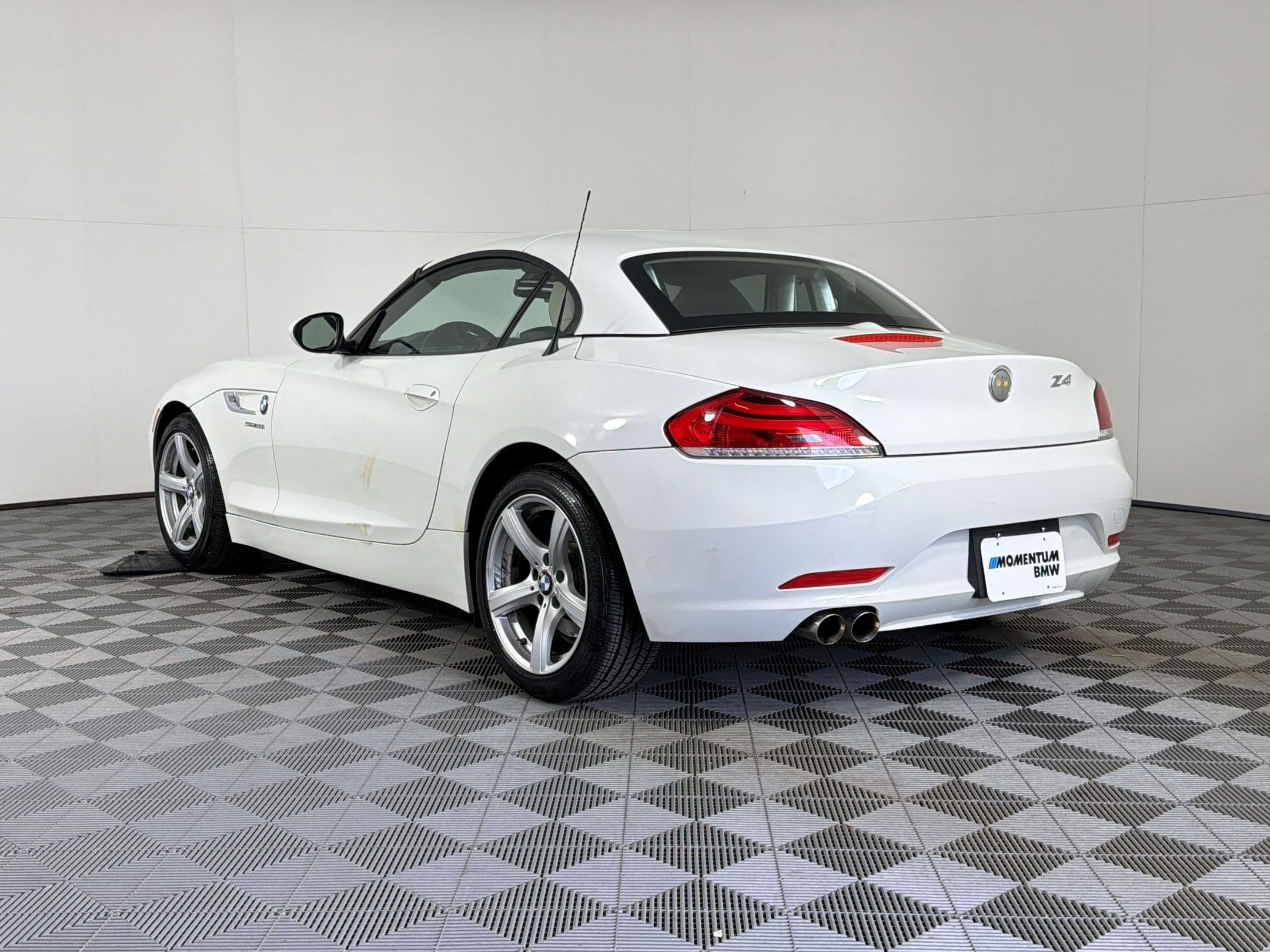 Used 2014 BMW Z4 sDrive28i image 3