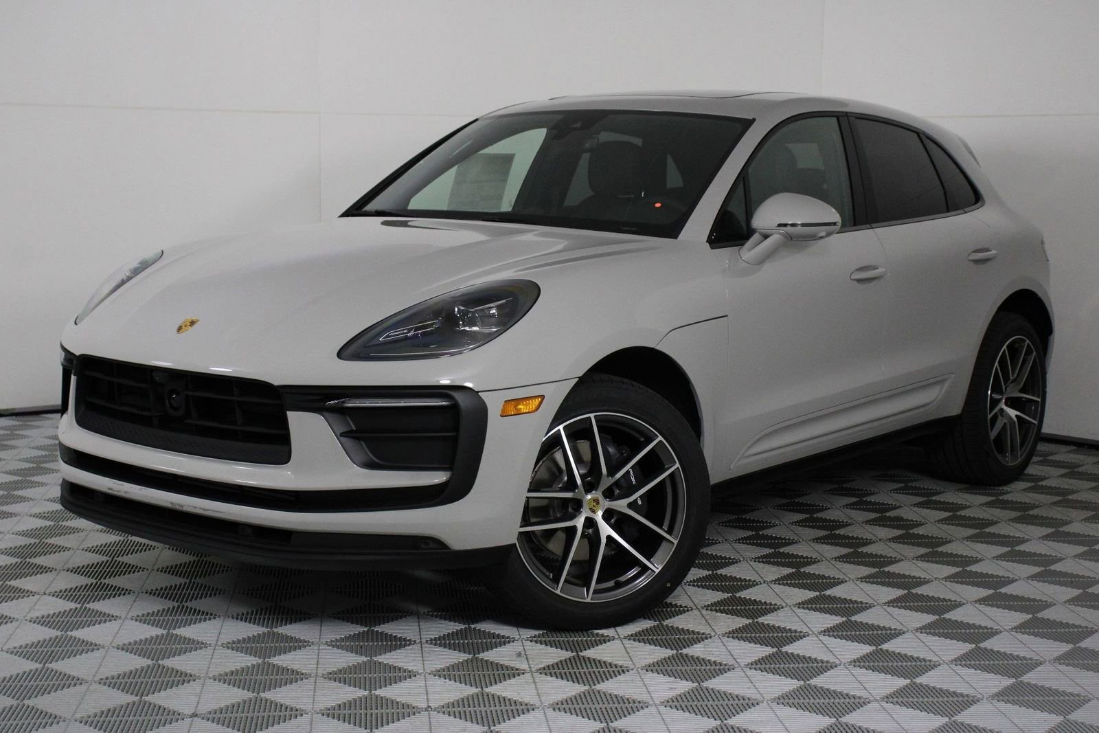 New 2026 Porsche Macan AWD/4WD video 1