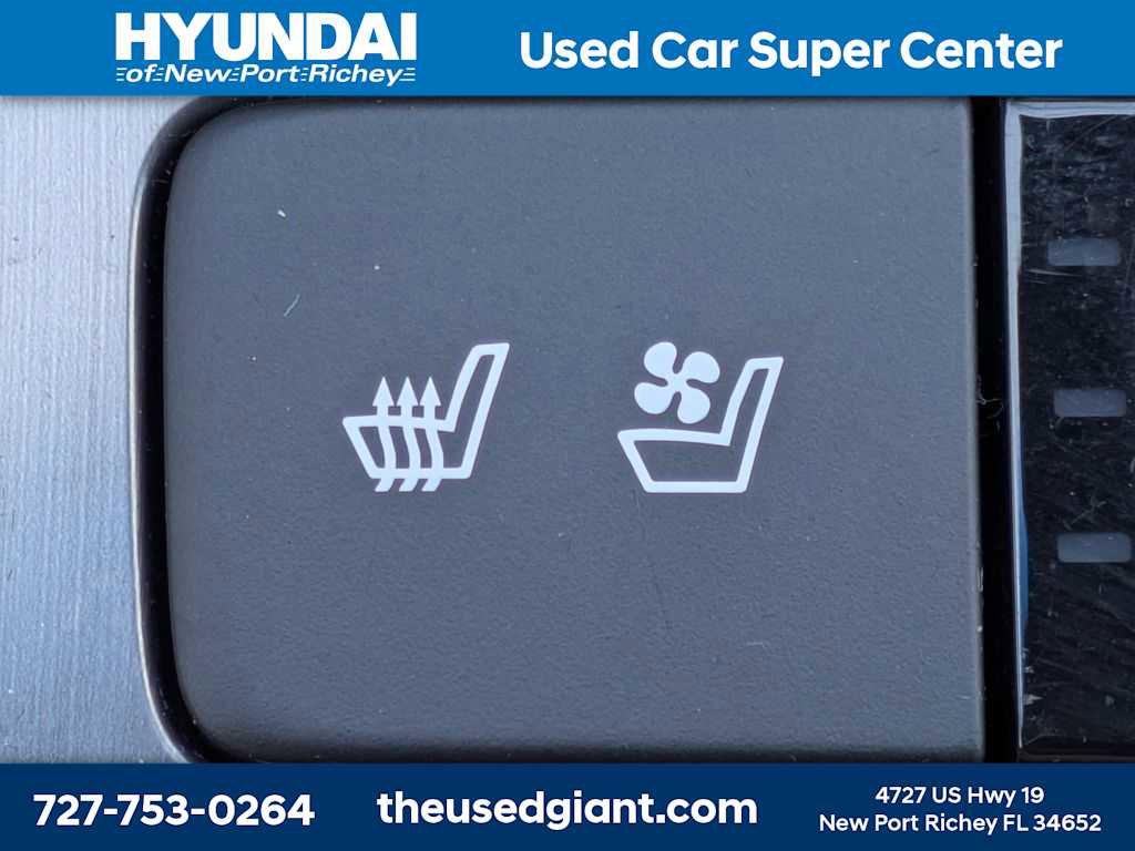 Used 2016 Hyundai Genesis 3.8 w/ Option Group 02 RWD image 28