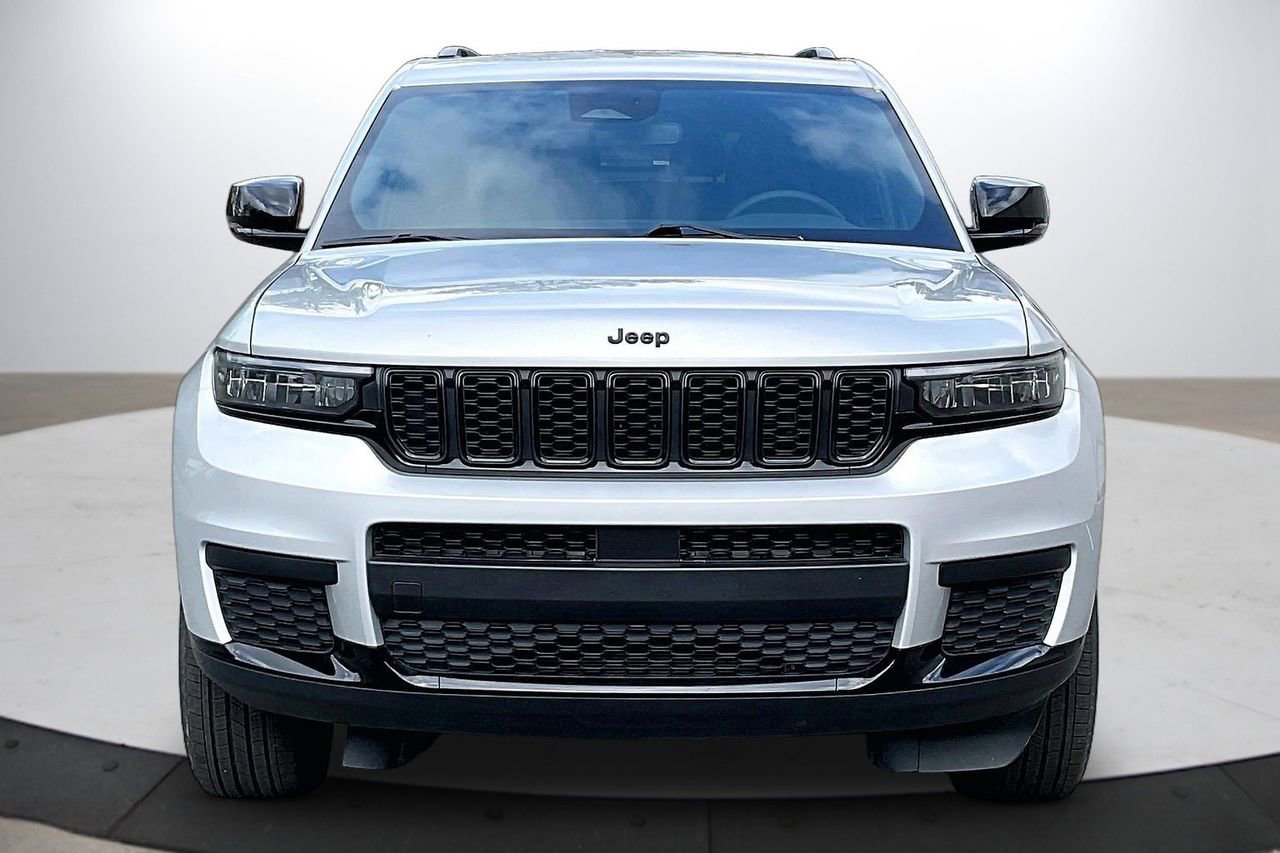 Used 2024 Jeep Grand Cherokee L Laredo AWD/4WD image 3