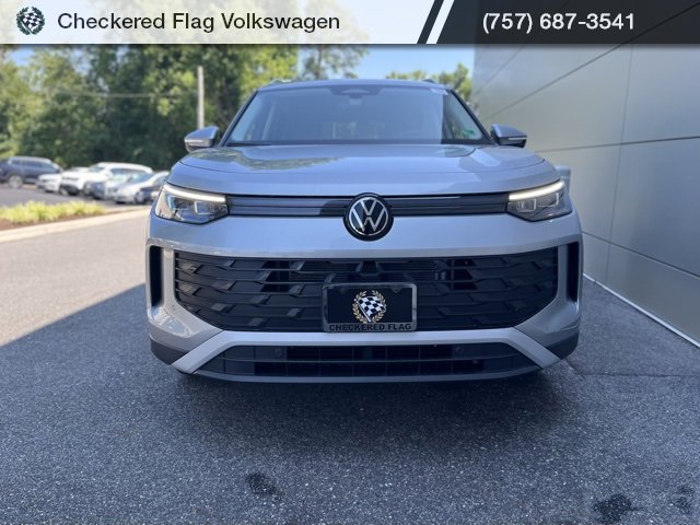 New 2025 Volkswagen Tiguan SE image 24