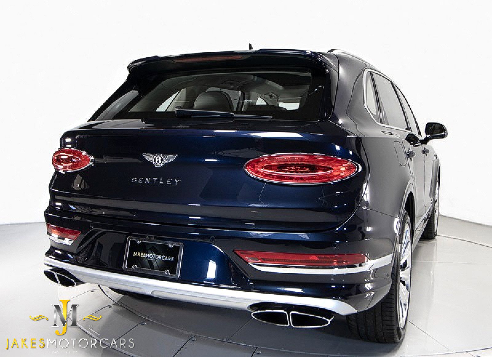 Used 2023 Bentley Bentayga Extended Wheelbase image 11