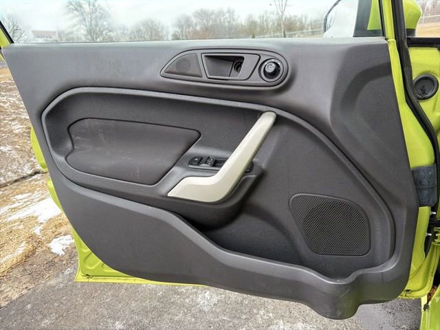 Used 2013 Ford Fiesta SE image 12