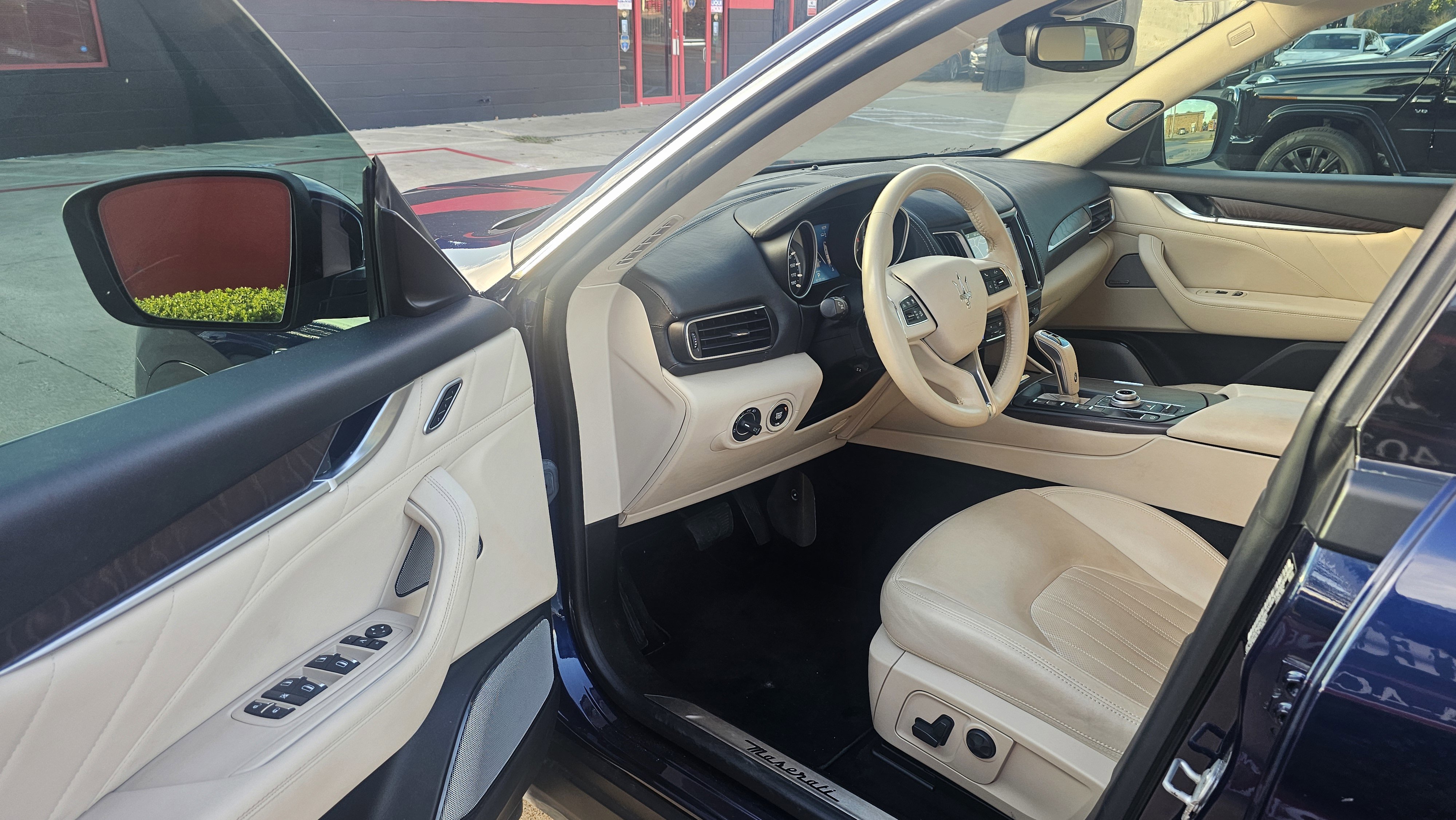 Used 2019 Maserati Levante GranLusso image 30