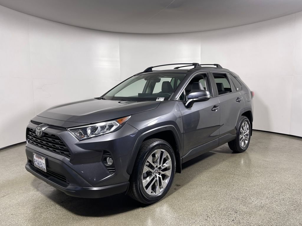 Used 2021 Toyota RAV4 XLE Premium image 7
